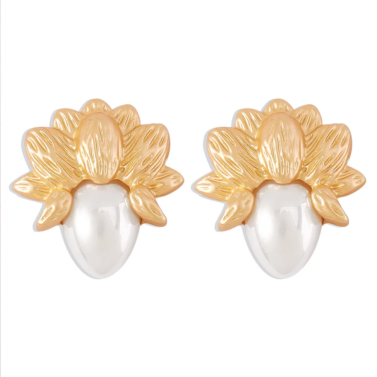 Pearl & 18K Gold-Plated Botanical Stud Earring